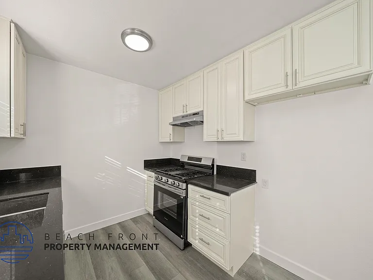 249-251 W Pomona Blvd — Photo 16