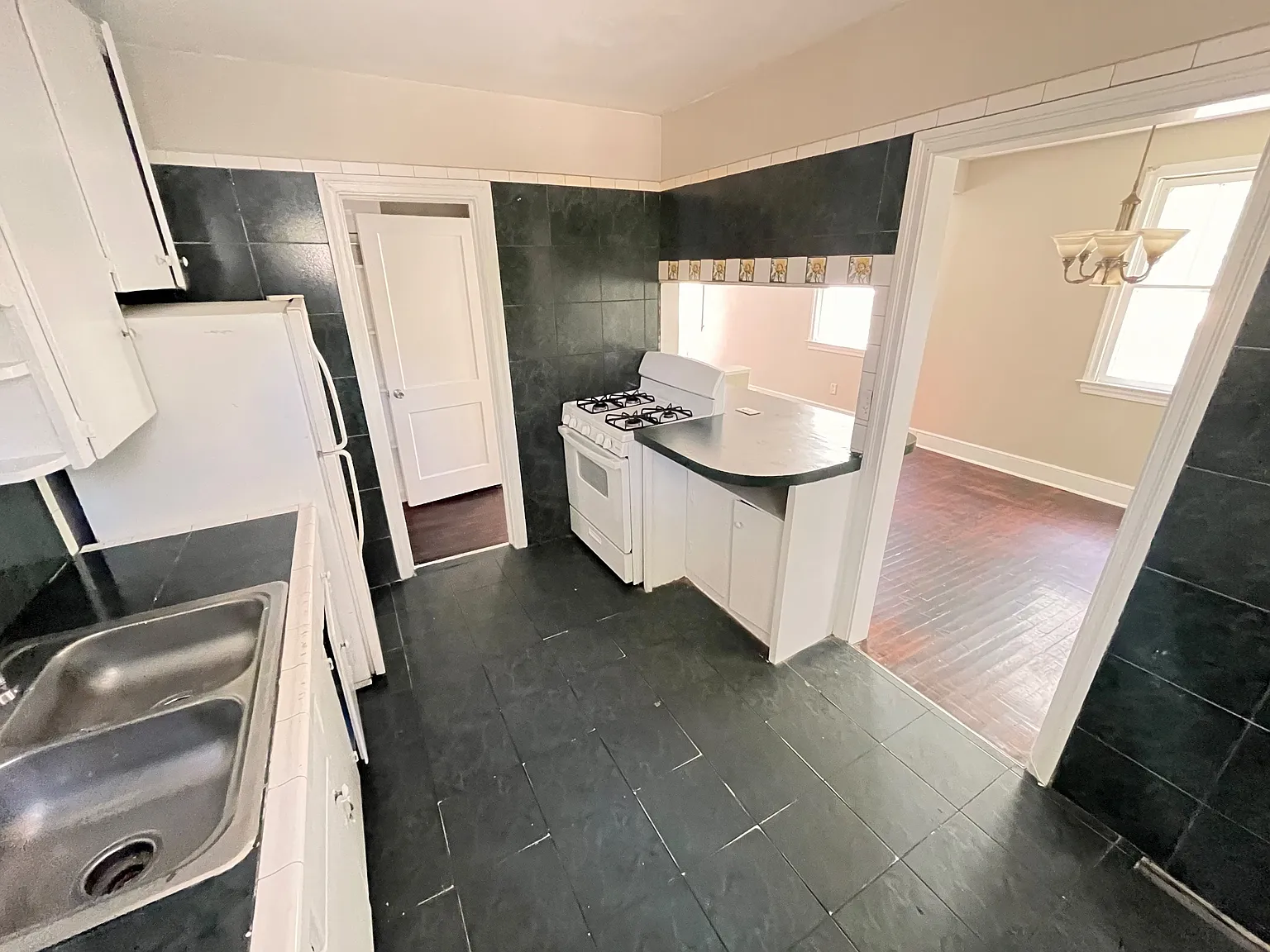 1003 Muller Ave - 1 — Photo 2