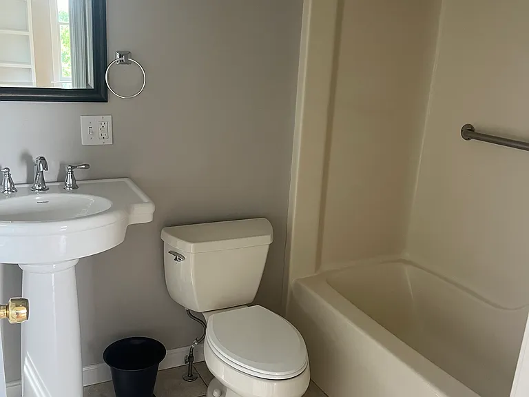 Victoria Ln — Photo 17