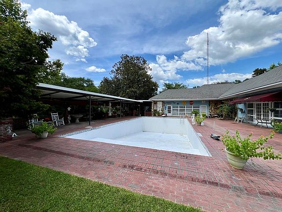 3rd image of 206 Creekside Dr