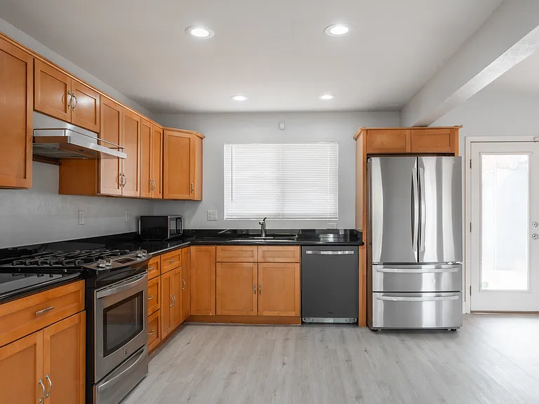 4832 E Virginia Ave — Photo 7