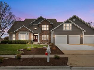 2711 Windward Blvd, Champaign, IL 61821