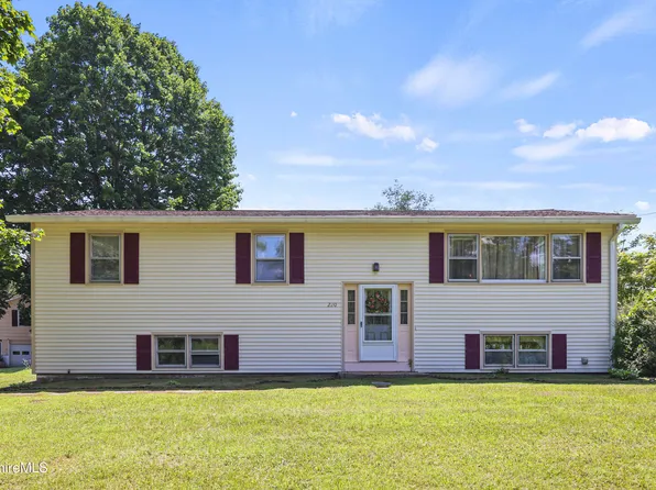 220 Theresa Ter, Lee, MA 01238