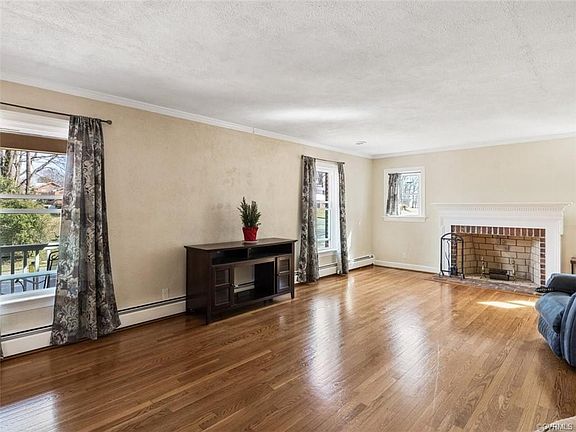 5th image of 310 N Radford Dr