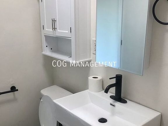 5th image of 207-208 Adamson Sq Unit J