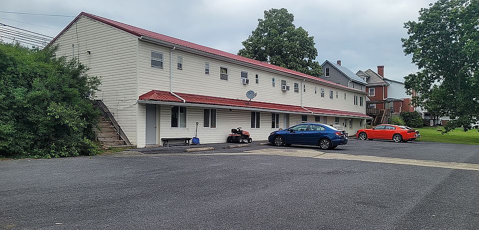 2nd image of 850 W Main St