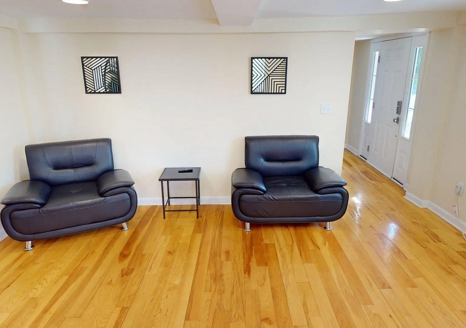 4 bed, 4.5 bath, 2500 sqft, $4,600 — Photo 3