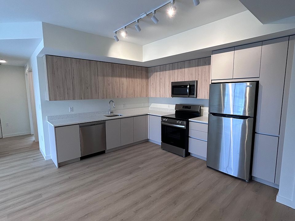 1st image of 323 Dartmouth Dr #C