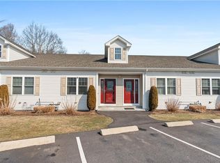 5 Gray Coach Ln APT 511, Cranston, RI 02921