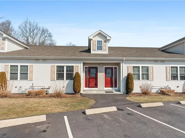 5 Gray Coach Ln APT 511, Cranston, RI 02921