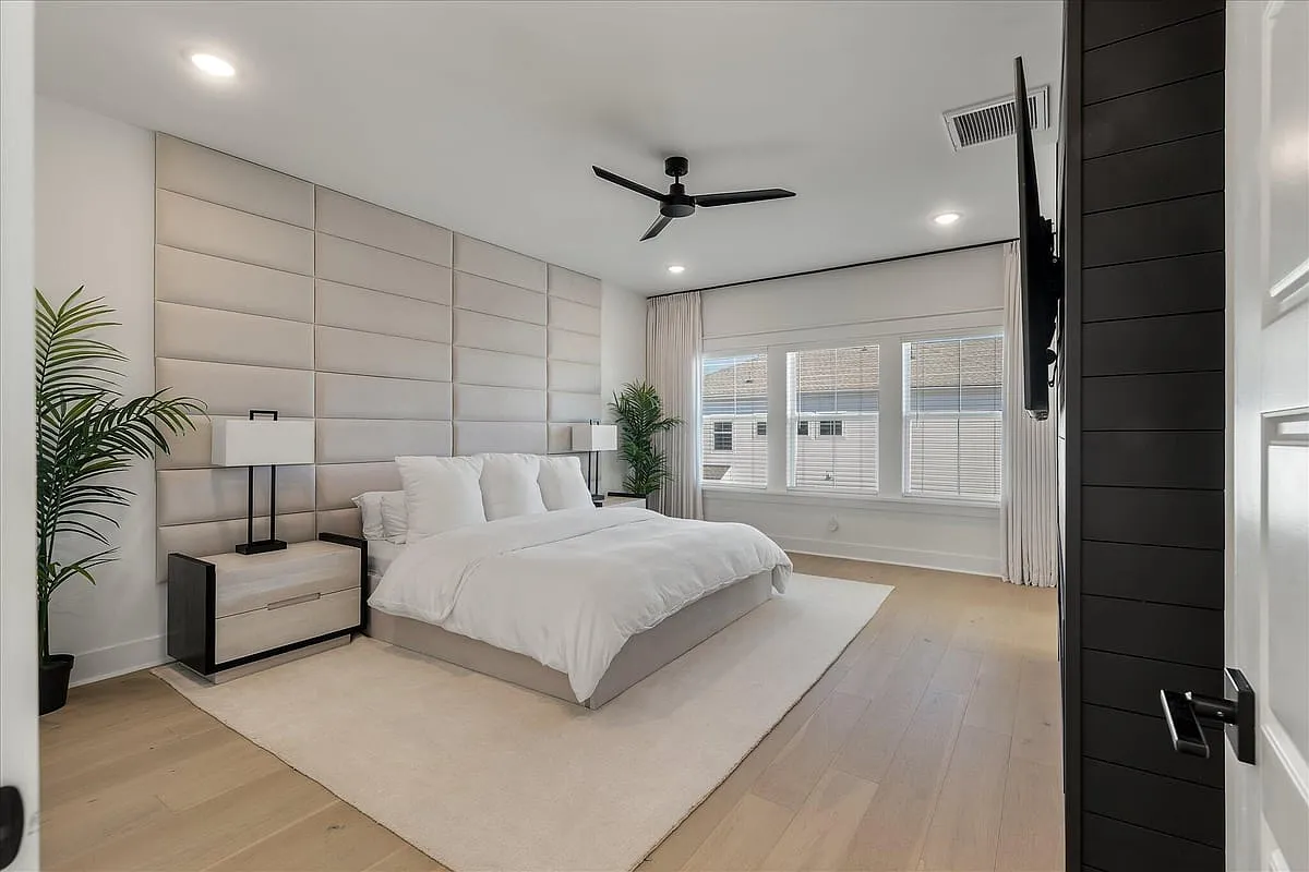 1536 Asher Avenue — Photo 3