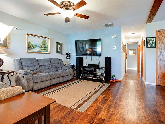 2nd image of 1512 Highland Ave