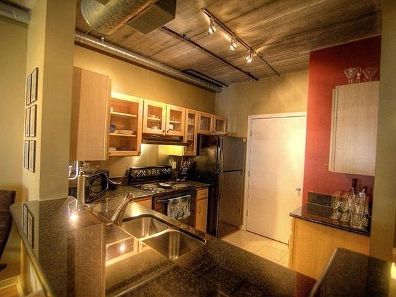 4th image of 800 Peachtree St NE APT 1226