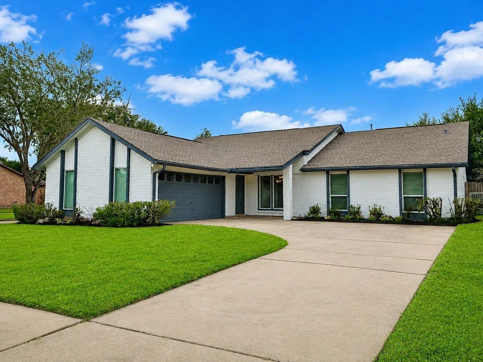 4 bed, 2.0 bath, 2288 sqft, $2,800 — Photo 4