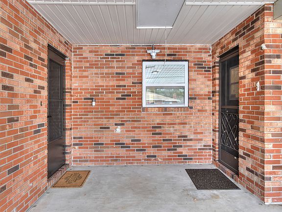 5th image of 500 Lake Carolyn Cir