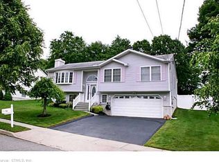 90 Perry Merrill Dr, West Haven, CT 06516