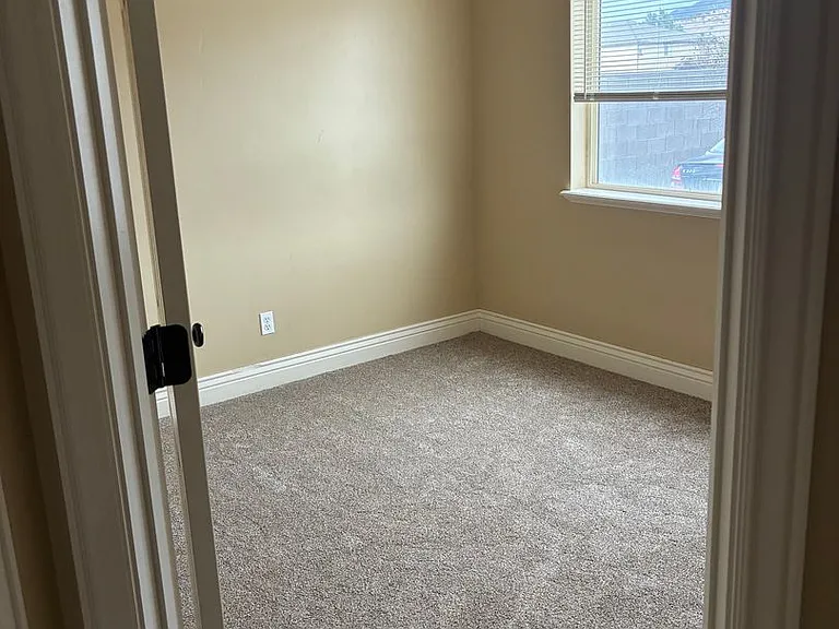 576 W 1045 N #B4 — Photo 9