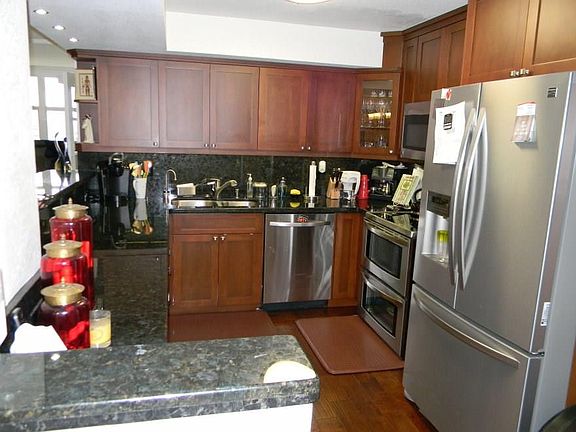 2nd image of 200 Leslie Drive #PH03