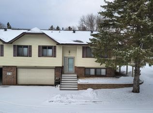 899 Lawnview Ave, Shoreview, MN 55126