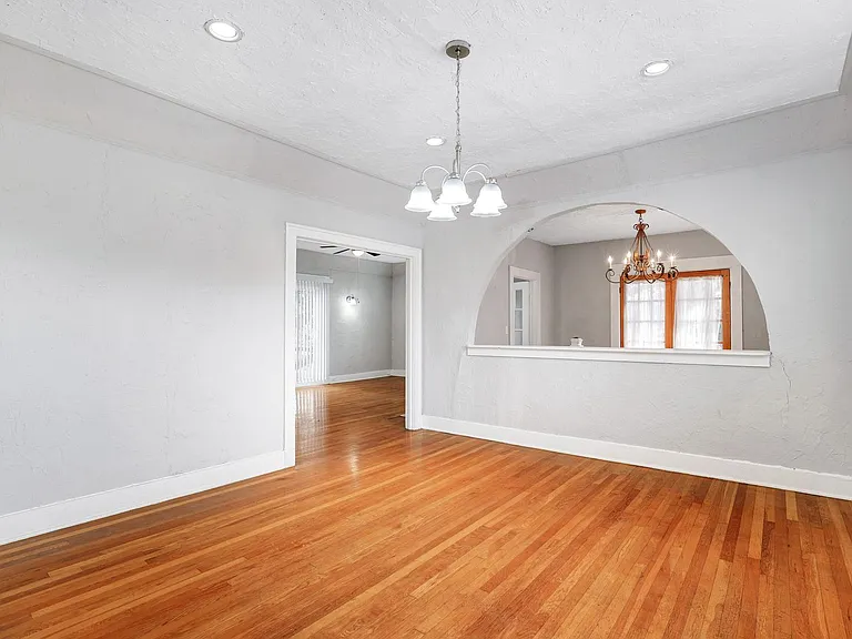 527 Fulton Ave — Photo 9
