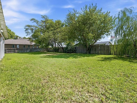 5th image of 836 Opal St