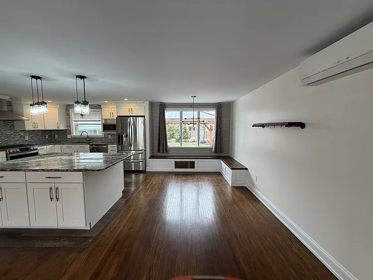 715 Edgewater Dr — Photo 6