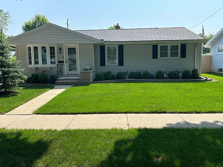 618 S Schaefer St — Photo 1
