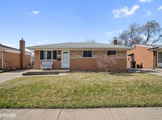 30559 J Carls St, Roseville, MI 48066