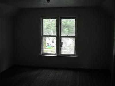 4th image of 126 W Broadway Ave