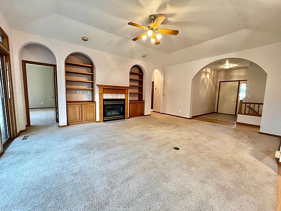 5th image of 2719 Willow Creek Dr