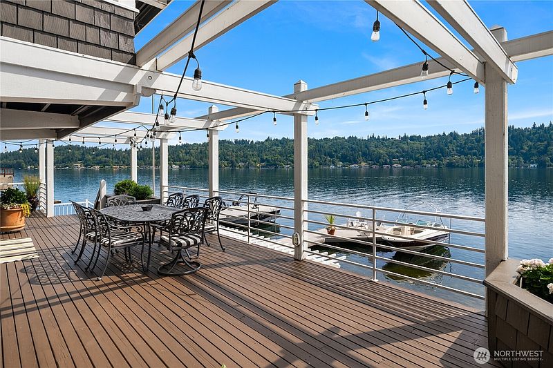 5th image of 2240 W Lake Sammamish Pkwy NE