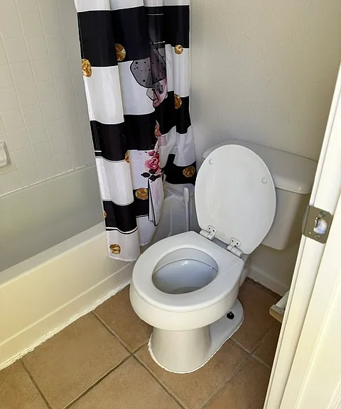 Upstairs 2nd bathroom