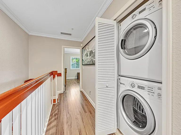 323 Bayfront Dr — Photo 42
