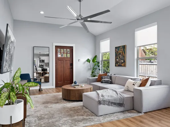 1004 S Montreal Ave, Dallas, TX 75208