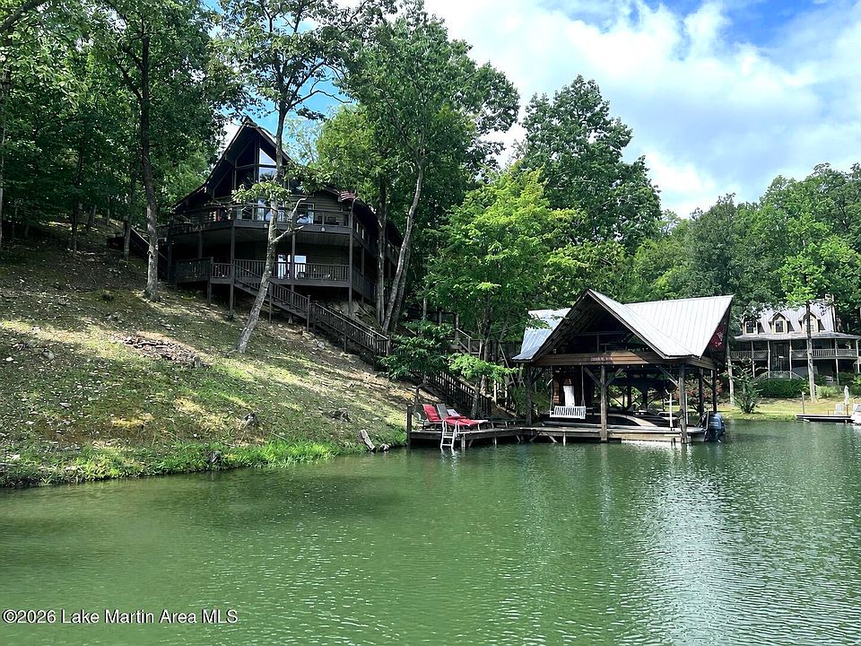 1st image of 834 Sandy Ln
