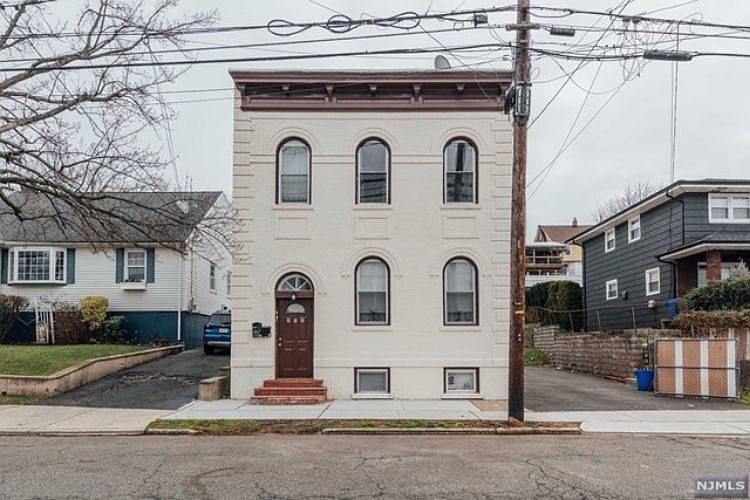 1st image of 270 Malcolm Ave