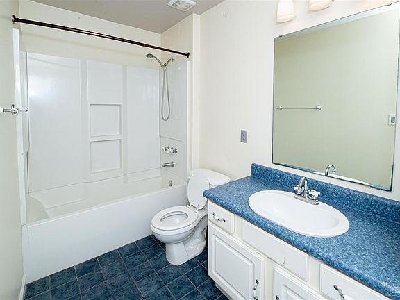 5th image of 2301 W Michigan Ave APT 32