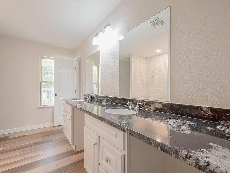 1011 Klamath Ln — Photo 8