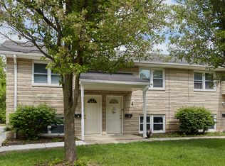 822 S Lincoln St, Lockport, IL 60441