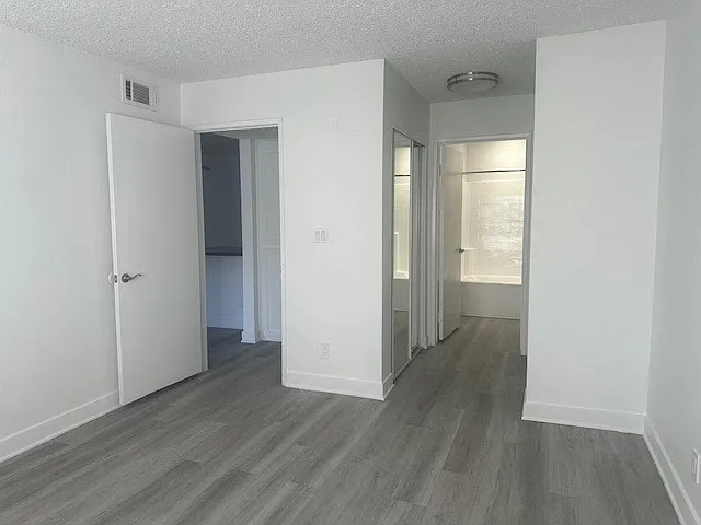 Chateau Woodley Hart Apartments — Photo 6