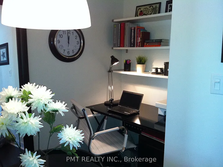 18 Harbour St #301 — Photo 11