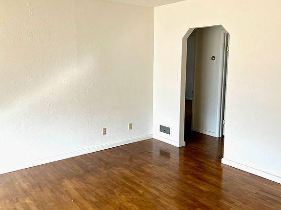 4th image of 907 Walnut Ave