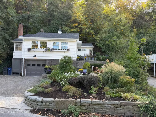 29 Bayside Drive, Atlantic Highlands, NJ 07716