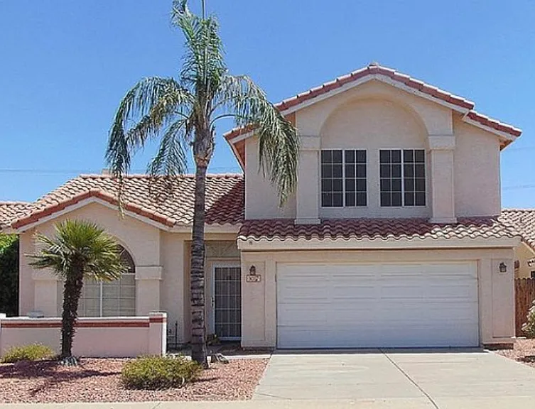 3037 E Redwood Ln — Photo 1