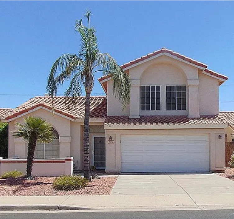 3037 E Redwood Ln