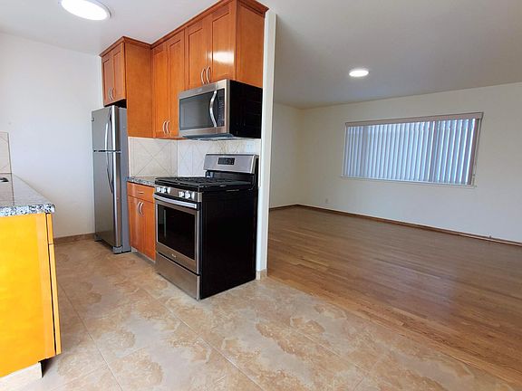 5th image of 428 Howland St APT 1