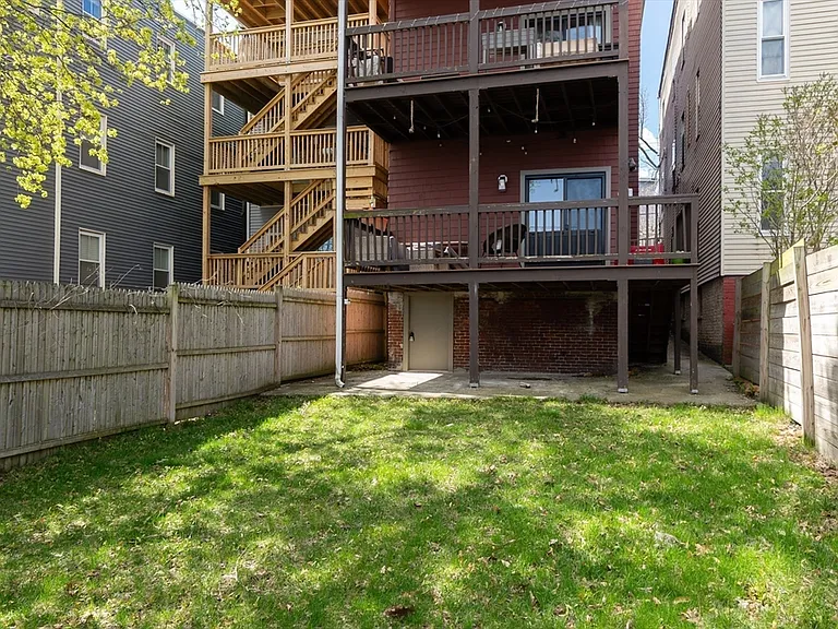498 Sumner St #PENTHOUSE — Photo 24