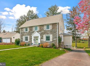 16 Golfview Rd, Ardmore, PA 19003
