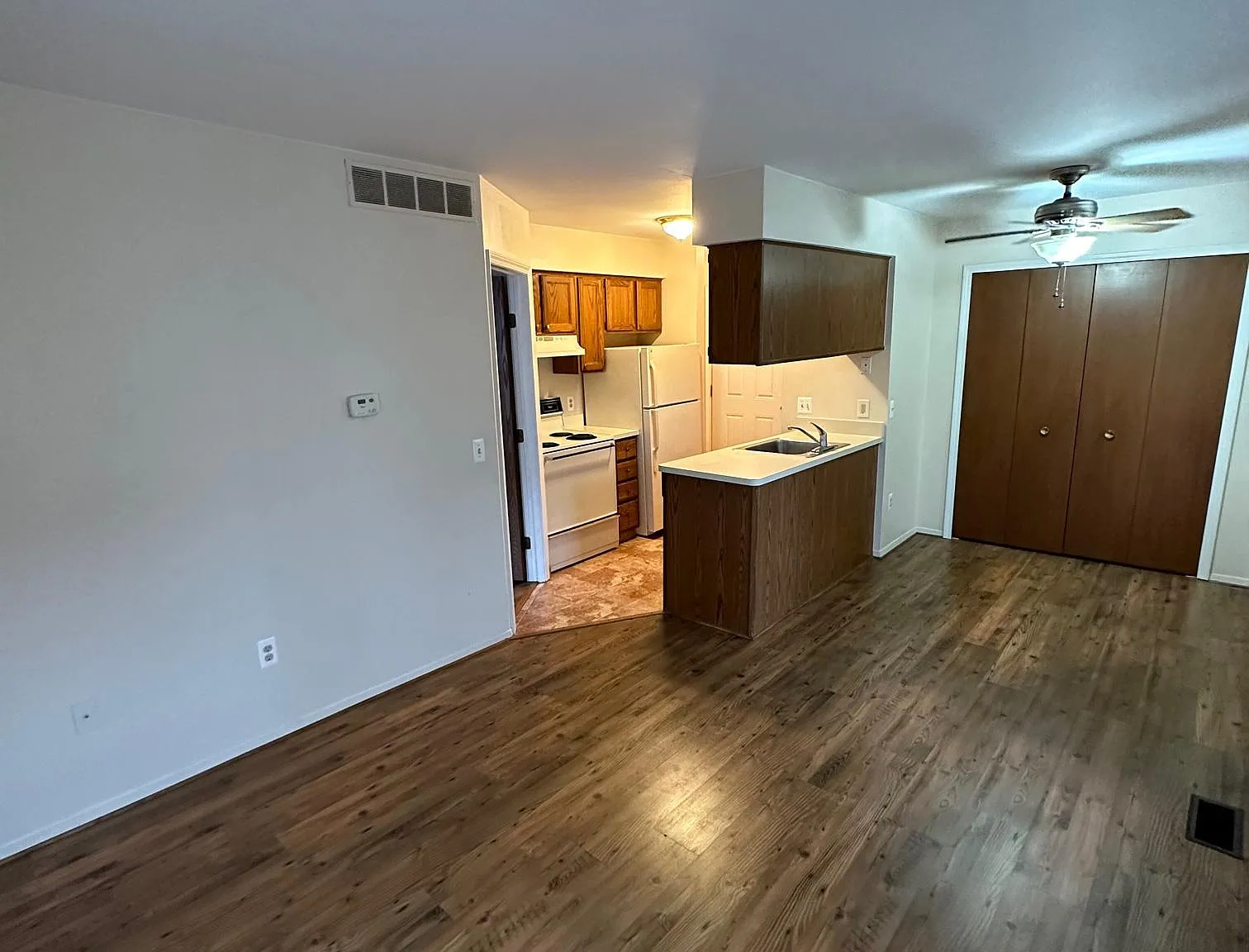 54 S Broadway St — Photo 3