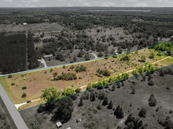 20437 Cinder Rd, Interlochen, MI 49643